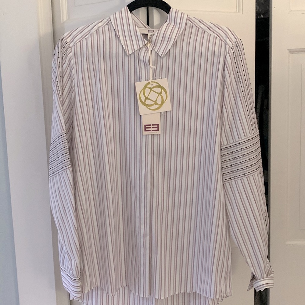 Women’s size 14 blouse.